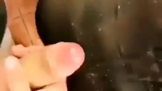 Tuga karısı kocasıyla oynuyor...