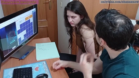 Genç öğrenci şantaj, pov oral seks, ağzına boşalmak, yutmak.