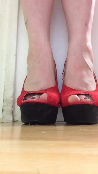 Kırmızı topuklu ayakkabılar