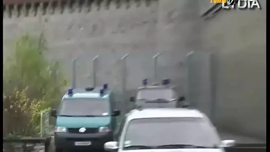 PornMe - Dreier mit Cumshot im Knast