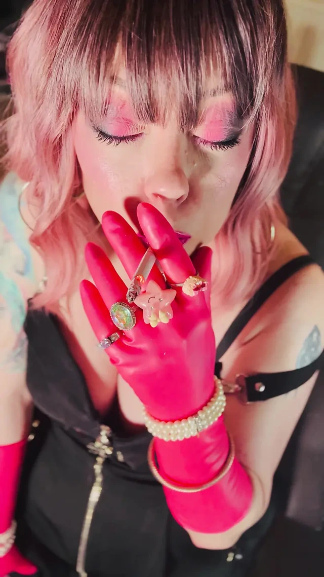 Super Delicious Tina Snua In Pink Latex Gloves & Jewellery Lights Up A Cig & Smokes For Her Fans!