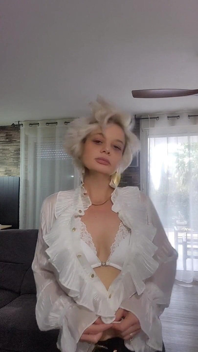 Seksi olduğumu düşünüyorsun hiç bir şey görmedin ben çok sürtük olgun Fransız kadınım