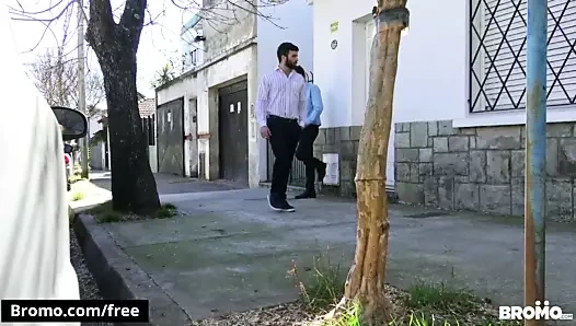 Genç sürtük eyersiz seks emmek için seviyor - bromo