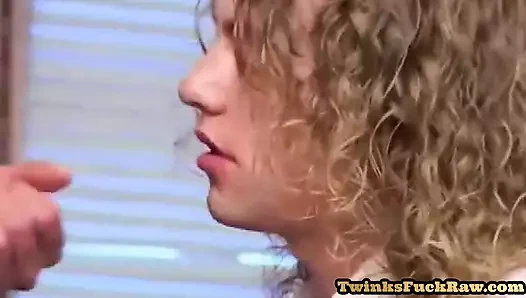 Retro amatör twink sıska erkek arkadaşıyla eğleniyor