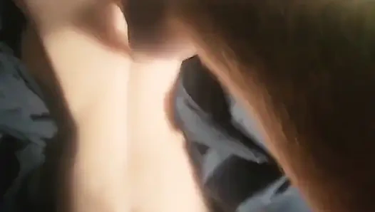 Lillgirl'ümü gerçek yatakta sikiyorum.