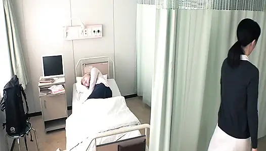 Красивая медсестра Hono втягивает его в запретное дело, он больше не может сопротивляться
