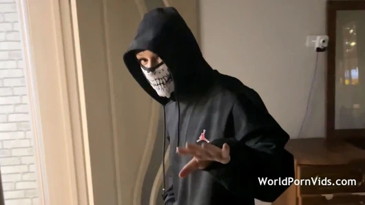 Baştan çıkarıcı bir hırsızla gecelik seks macerası