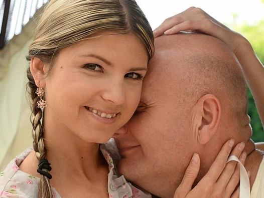 Seksi gina gerson sikikleri bir eski şeker baba