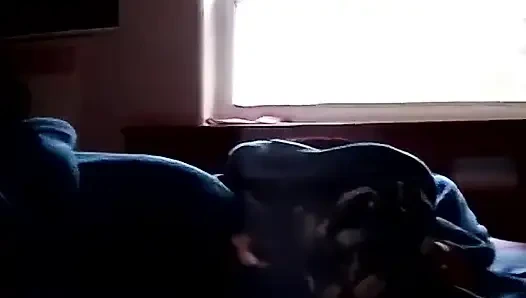 Heteroseksüel adam Jason'a hizmet ediyor