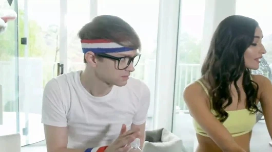 Üvey baba kız arkadaşını sikiyor