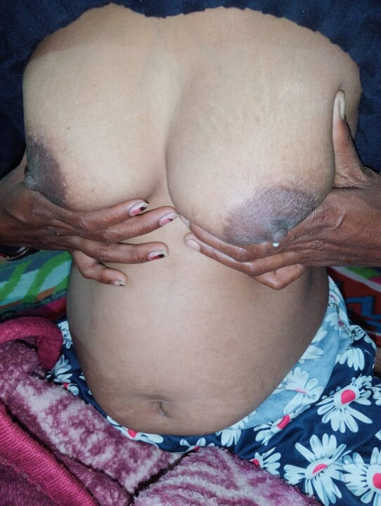 Rashmi bhabhi cleans pussy hair