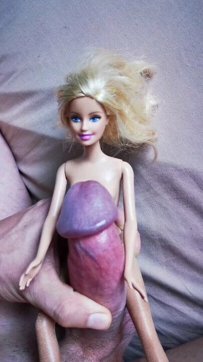 Barbie bebek içinde külotlu çorap alır yüz