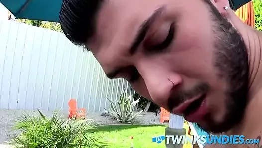 Bearded twinks içinde iç çamaşırları justin dean gerizekalı ve jizz açık