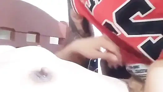 Ganda kahvaltı pişirirken sikiliyor