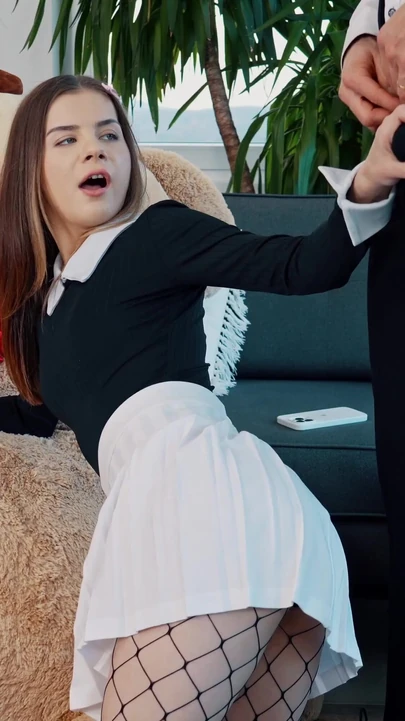 Эпический момент из "Студентка получает свое первое двойное проникновение от отчима"