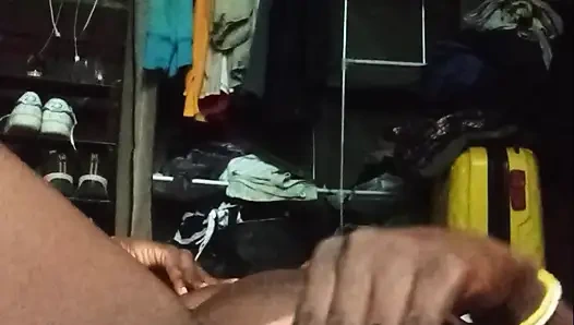 Alman anne edepsiz tina büyük yaraklı büyük zenci yarağı ve gırtlağına kadar alıyor