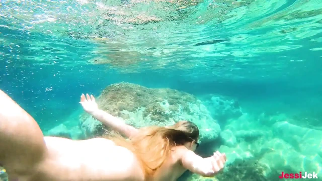 Büyük götlü çıplak maceralarla inanılmaz sualtı seksi! Sahilde vahşi anal jessijek