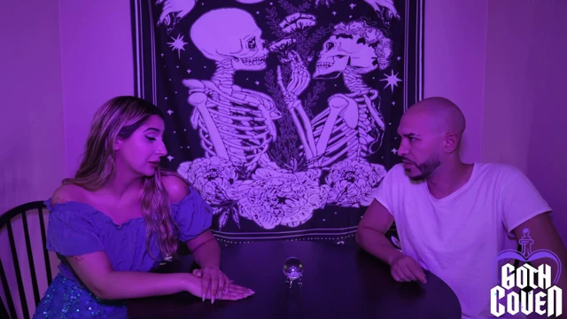Kalbi kırık adam seksi falcıyla yeni bir başlangıç yapıyor