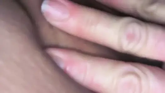 Hotmomof2502 mastürbasyon yapıyor