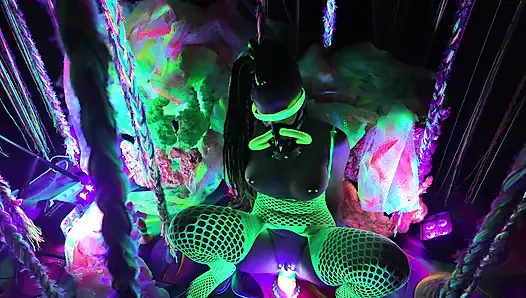 Neon solo fuck - gas mask heavy breathing as i fuck myself in neon lights all over