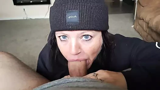 YABANCı TATIL IÇIN ZAVALLı KıZı IÇINE ALıYOR