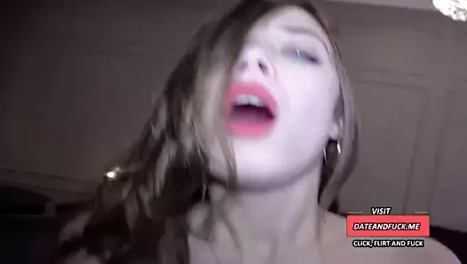 Sıcak bir kızdan derin boğaz ve sert fuck - pov