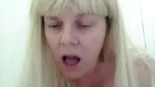 Seksi Brenda Justice, Pazar akşamı saat 21.00'de canlı performans sergiliyor