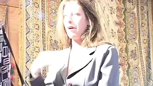 O seviyor zaman o bir kayış-on bir yapay penis ile onun göt deliğini pound