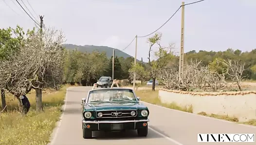 Vixen iki en iyi arkadaş unutulmaz bir cinsel yolculuğa çıkıyor