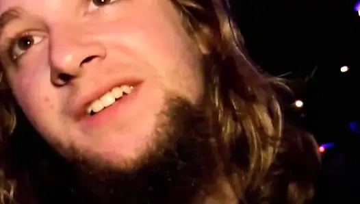 Mega memeli üvey kuzenim misafir odasında bana biniyor