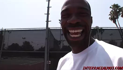 Morgan Chanel film yıldızı olmak için canavar büyük zenci biniyor