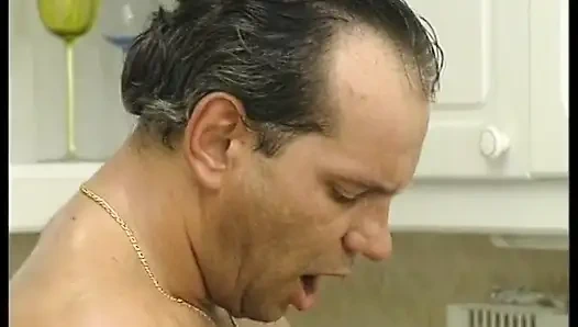 Kızıl saçlı genç kız yaşlı adam tarafından sert sikiliyor