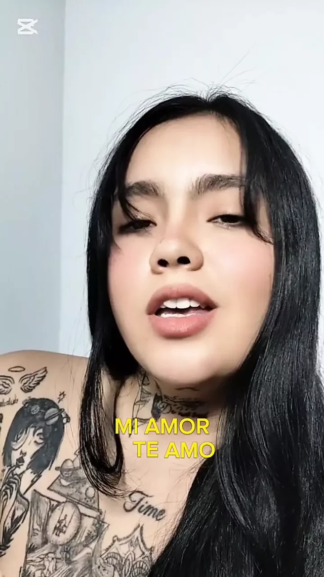 Kulağına fısıldıyorum