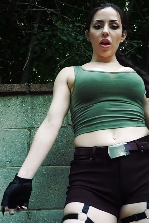 Cum Raider