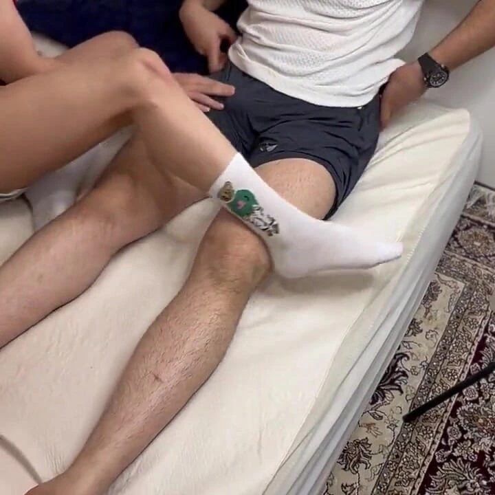 Küçük üvey oğlum üvey babasının büyük sopasını idare etmeye çalışıyor