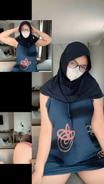 Evdeki komşum, iç çekerken yıpranmış bedenini gösteriyor