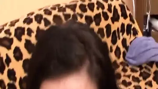 Muhteşem siyah saçlı Alman sürtük için büyük siyah yarak