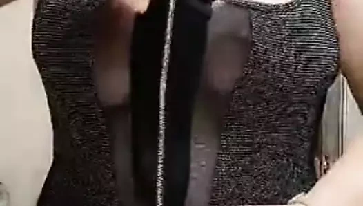 Yeni iç çamaşırlarını sergilemek