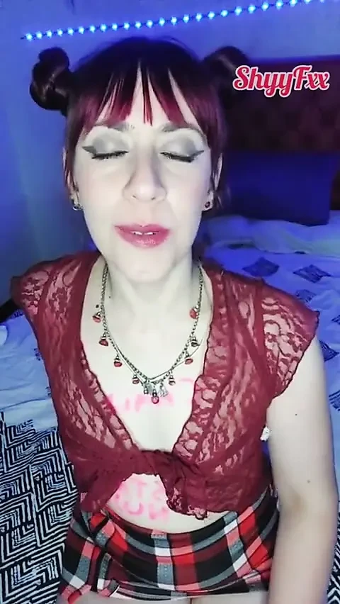 Shyyfxx Colegiala Caliente Le Ruega a Su Crush Que La Desvirgue Antes De Terminar El Colegio P1 JOI