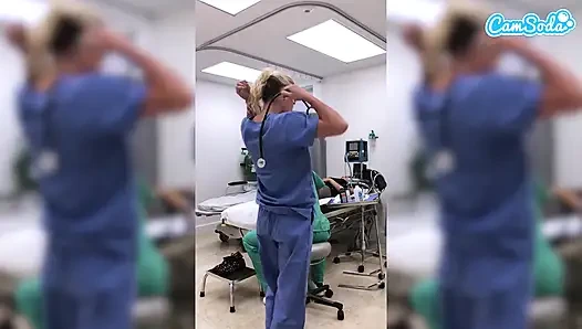 Zinde Orta Yaşlı Seksi Hemşire Hastanede Mastürbasyon Için Kovuluyor