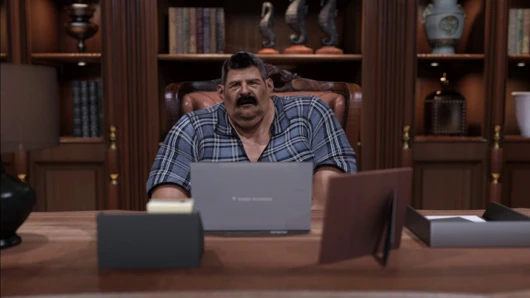 Yaşlı patron proteini secrety'nin boğazına boşalıyor