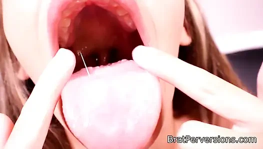 Ashlynn'in ağzının içinde