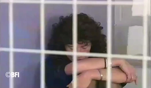 Olgun kadın hapishanede cezalandırılıyor