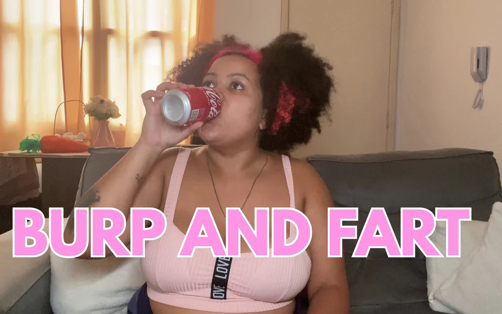 Пухлая девушка содой, отрыгивает и пердит