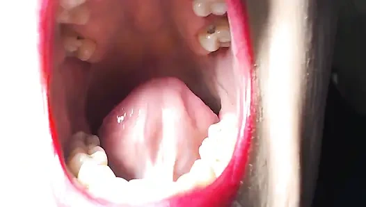 Büyük geniş açık ağız