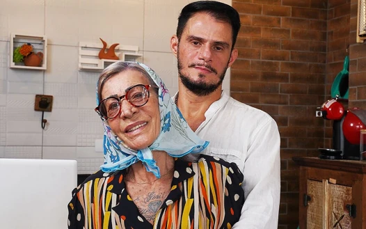 Gerçek 77 yaşındaki olgun kadının sert anal sekse ihtiyacı var