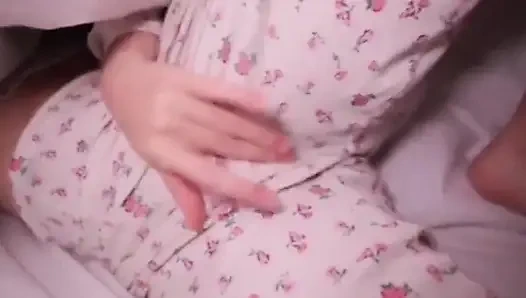 Yatmadan önce dildoyla iyi bir orgazm oldum.