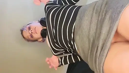 Eteğimin altında oynamamızı seviyorum