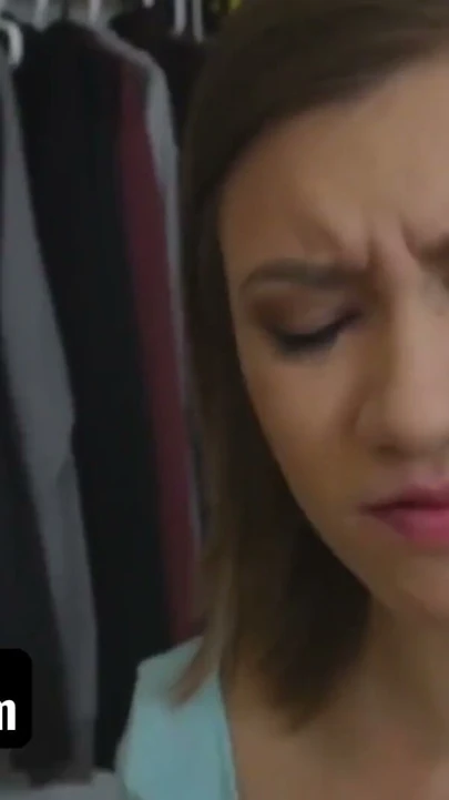 Sislovesme - şanslı damızlık riley mae'yi porno izlerken yakaladı ve davranışını düzeltmek için ellerini bağladı | Klip 2