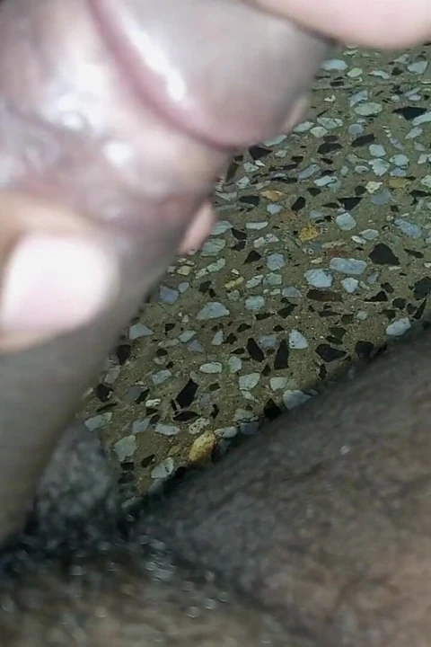 Kanpur evli kadın açık havada sikişiyor ve parmaklıyor